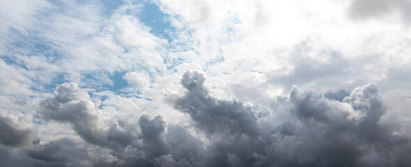 gray clouds densely cover the sky