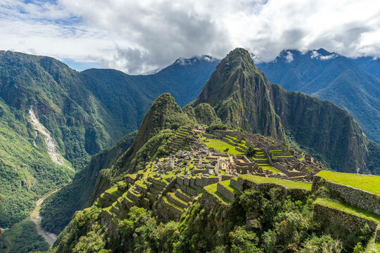 The Valley of the Incas - Machu Picchu-Seven Wonder Of The World