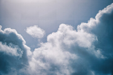 Obraz premium Placid Firmament: Fluffy Clouds Wandering in Serene Blue.