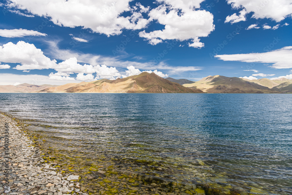 Wall mural Shadow of Cloud over the clear turquoise lake, at Yamdrok Lake, Tibet, China