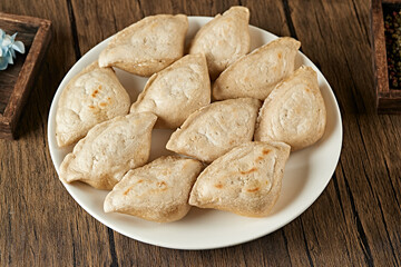 Steamed dumplings with steamed noodles