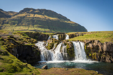 Obraz premium Mt. Kirkjufell and Kirkjufellsfoss Waterfall