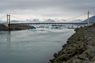 The bridge at Diamond Beach and J&ouml;kuls&aacute;rl&oacute;n glacier lagoon in Iceland