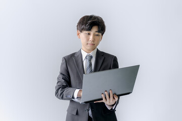 白背景とPCとビジネスマン