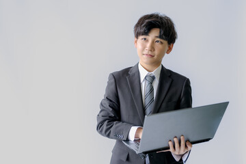 白背景とPCとビジネスマン