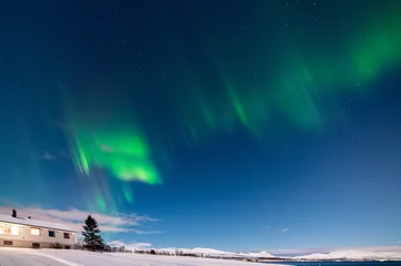 Aurores boréales prises dans un fjord à Tromso, en Laponie Norvégienne, en décembre 2023. © yanis