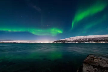Aurores boréales prises dans un fjord à Tromso, en Laponie Norvégienne, en décembre 2023. © yanis