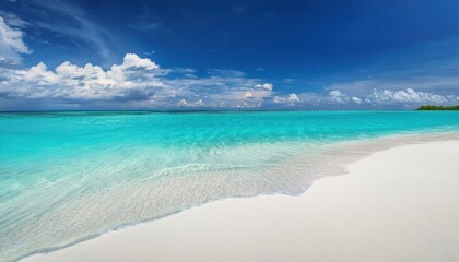 Obraz premium Beautiful sandy beach with white sand and rolling calm wave of turquoise ocean on Sunny day 