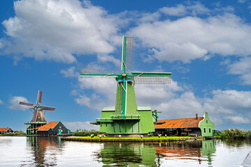 Cloudy day at the Zaanse Schans Windmills © goyoconde
