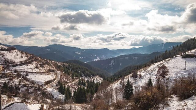 Time lapse of the sunrise and the fogs in the mountain