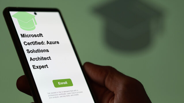 Microsoft Certified: Azure Solutions Architect Expert program. A student enrolls in courses to study, to learn a new skill and pass certification. Text in French