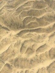 Sable formant de jolies formes, des lignes graphiques et un aspect texturé