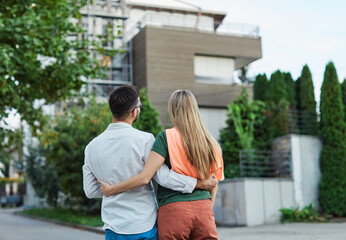 Fototapeta premium key woman man house new apartment home wife husband owner real estate togetherness couple buying happy young married together family property portrait