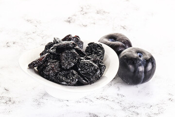 Dry prunes in thw bowl
