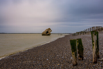Le bunker renversé de la Réserve Naturelle Nationale de la Baie de Somme à Le Hourdel	