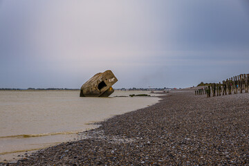 Le bunker renversé de la Réserve Naturelle Nationale de la Baie de Somme à Le Hourdel	