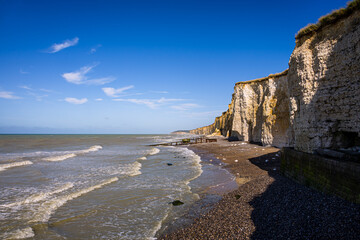Le bunker renversé de Saint-Aubin-sur-Mer
