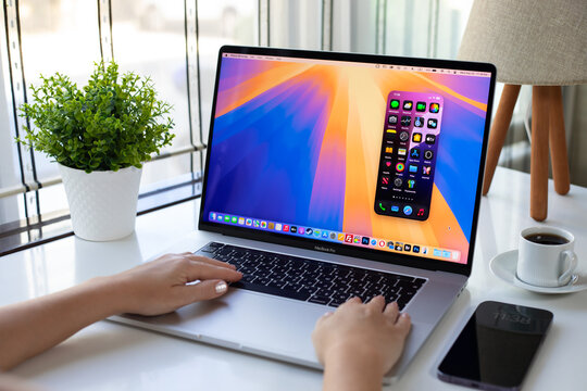 Macbook iPhone Mirroring AI Apple Intelligence macOS Sequoia IOS 18
