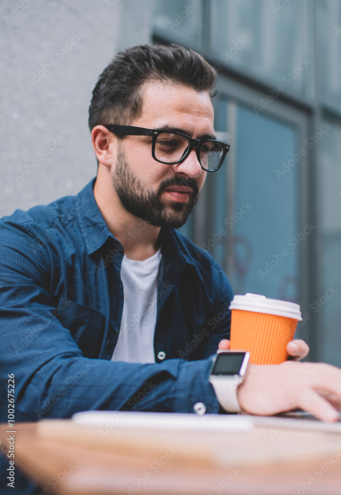 Aufkleber skilled man copywriter in casual wear typing text article for publicate information at own web page 
