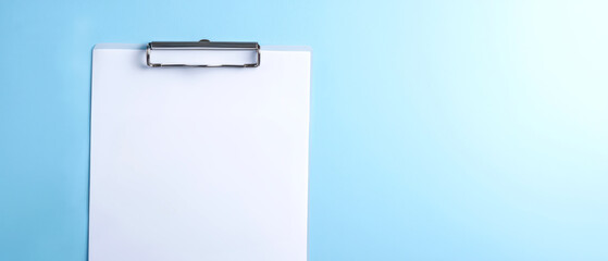 Blank clipboard on blue background.