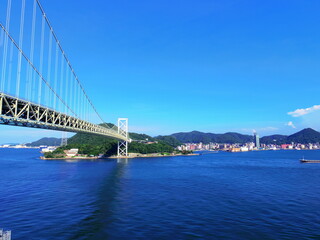 山口県下関市より望む関門橋