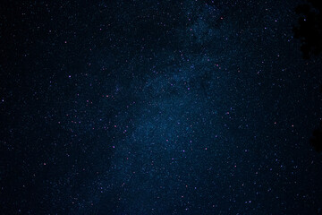 Cielo noctirno estrellado, via láctea