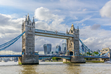 Obraz premium Tower Bridge, London with modern skyline beyond