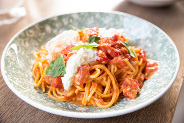 spaghetti, burrata, mozzarella, red sauce, pasta, Italian, Italian food, food, dinner, noodles, sauce, meal, plate, dish, cuisine, italian, delicious, tomato, lunch, basil, dinner