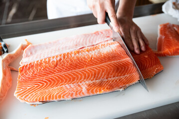 sushi, roll, sushi roll, tuna, salmon, seafood, spicy tuna, roll, Japanese, restaurant, food, fish, rice, cuisine, plate, japan, gourmet, asia, seaweed, wasabi, lunch, appetizer, ginger, fresh, chef