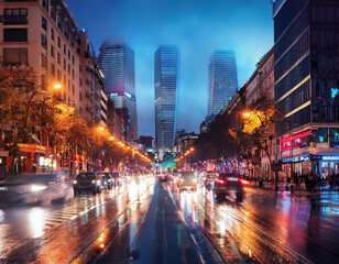 Obraz premium A busy urban street at night with skyscrapers lit up and traffic moving below. Neon signs, t