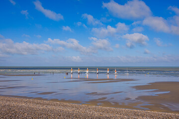 Fototapeta premium La plage de galets à marée basse à Cayeux-sur-Mer