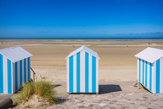 Les cabines de plage et l'oc&eacute;an &agrave; Neufch&acirc;tel Hardelot