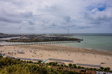 Naklejka premium Vue sur Boulogne-sur-Mer , sa plage, l'océan