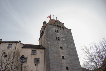 Callejones del casco histórico en Aigle, Suiza.