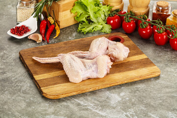 Raw chicken wings foe cooking