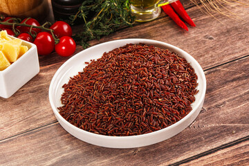 Red raw dry rice gor cooking