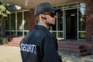 Obraz premium Security guard in uniform and sunglasses outdoors