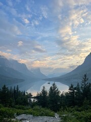 Obraz premium Alpenglow in Glacier National Park