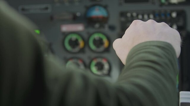 Experience cockpit throttle control during a flight in a small aircraft from the cabin perspective