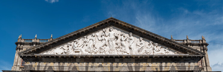 Fototapeta premium teatro degollado, ornamentos, arquitectura, historico, antigüedad, mosaico de Apolo, nueve musas, frontón del teatro, portico