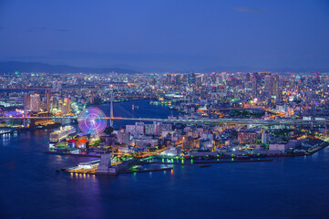 ブルーアワーの大阪の夜景