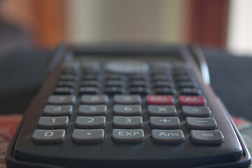 Electronic scientific calculator device