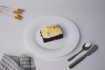 chocolate brownie cake with cream and cheese topping