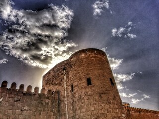Bab al-nasr is composed of a large block-like structure built of stone In  Al-Shamkar
