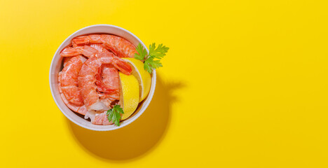 Fresh shrimps, accompanied by sprigs of fresh parsley and juicy lemon