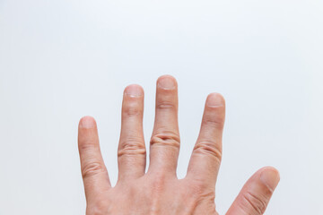 五本の指を開いた左手