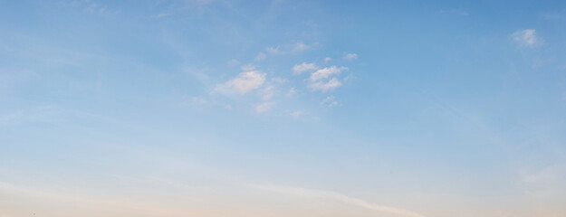 Fototapeta premium The clear blue sky with white clouds provides a bright and sunny background, enhancing the natural beauty of the landscape on this pleasant summer day