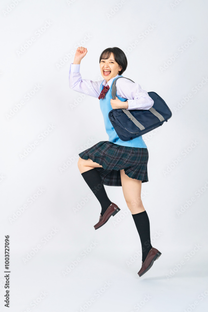 Poster ジャンプする制服を着た女子学生　切り抜き全身写真