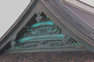 古い建物の屋根　入母屋造り
