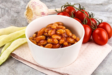 White baked bean in tomato sauce